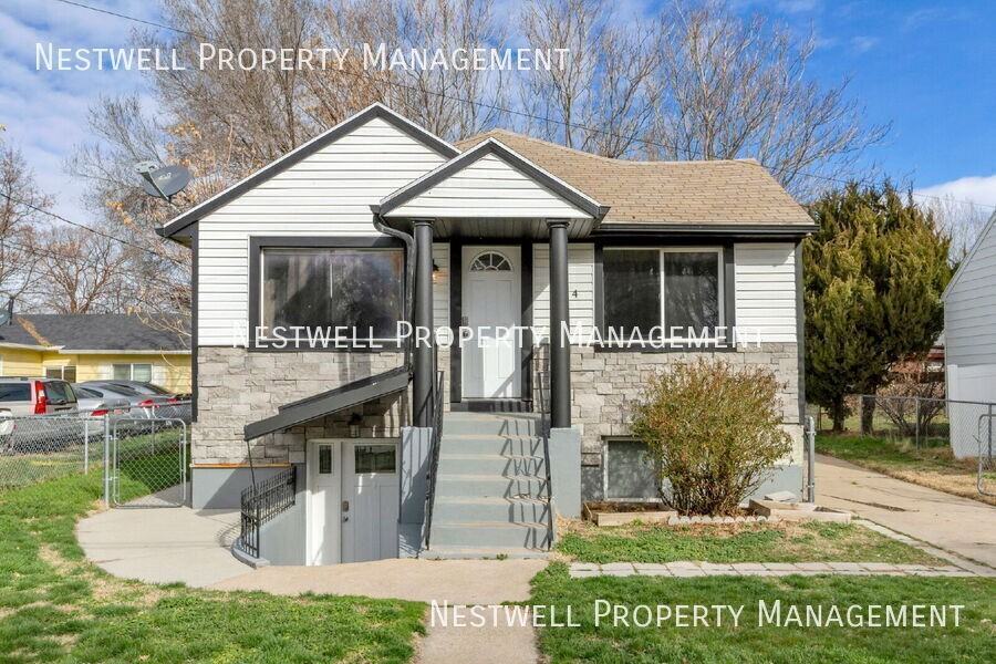 324 14th St #A - Photo 2 of 19