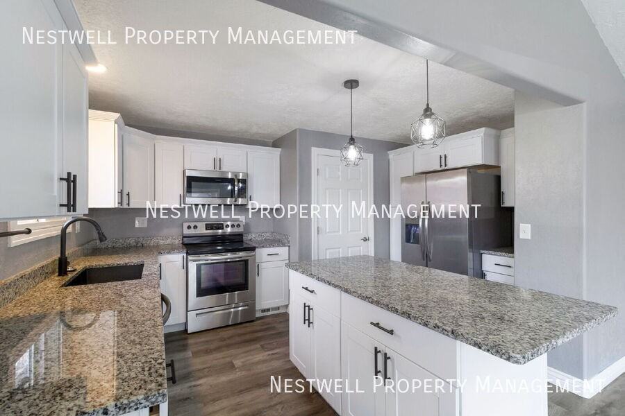 324 14th St #A - Photo 7 of 19