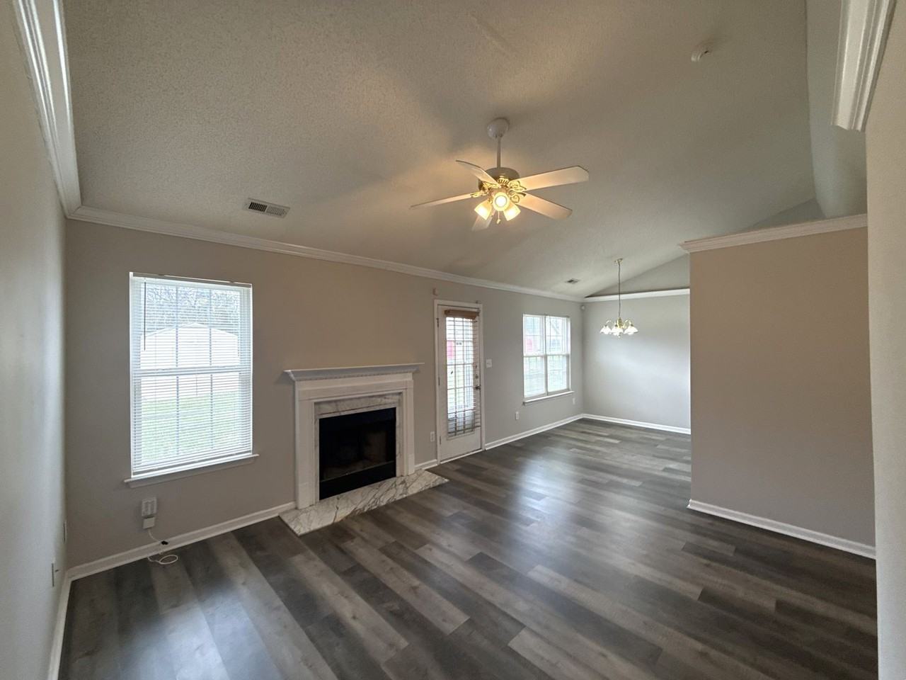 1511 Hudson Graham Ln - Photo 3 of 16