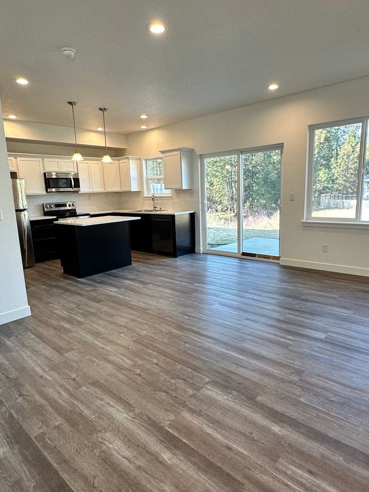 824 E F St #A - Photo 3 of 16