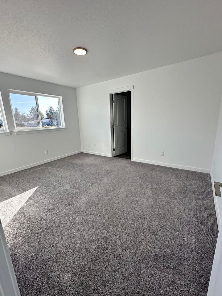 824 E F St #A - Photo 4 of 16