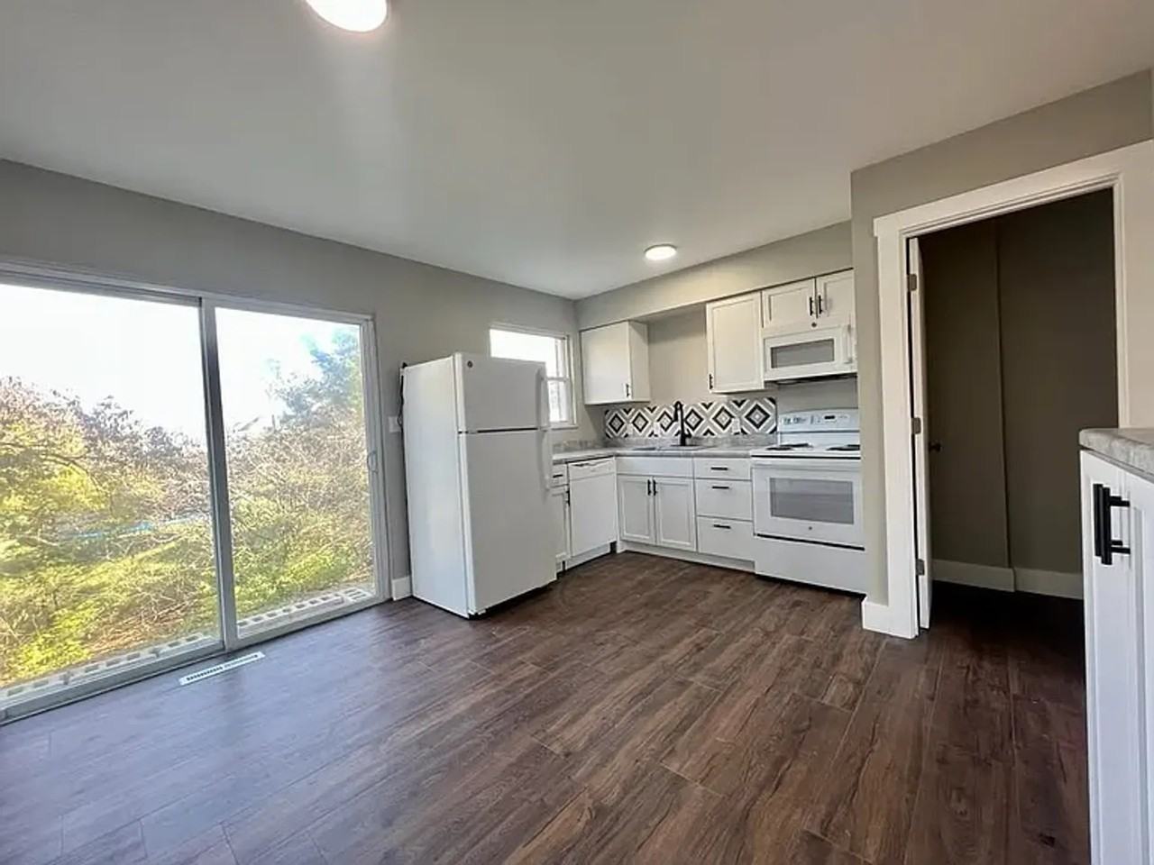 836 #10 - Photo 7 of 19