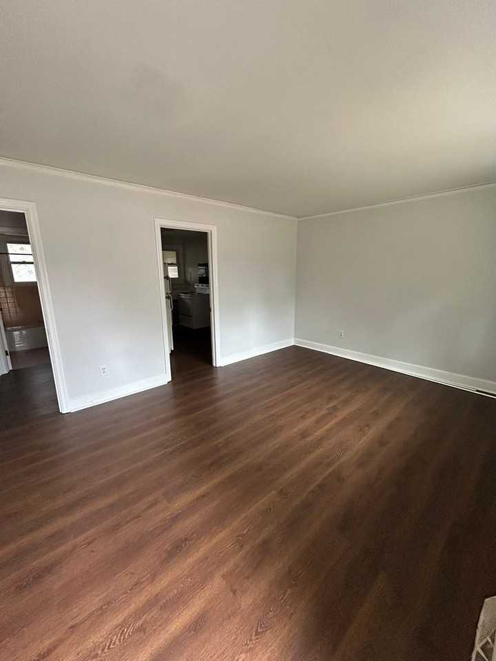 2628 Parkwood Dr - Photo 3 of 8