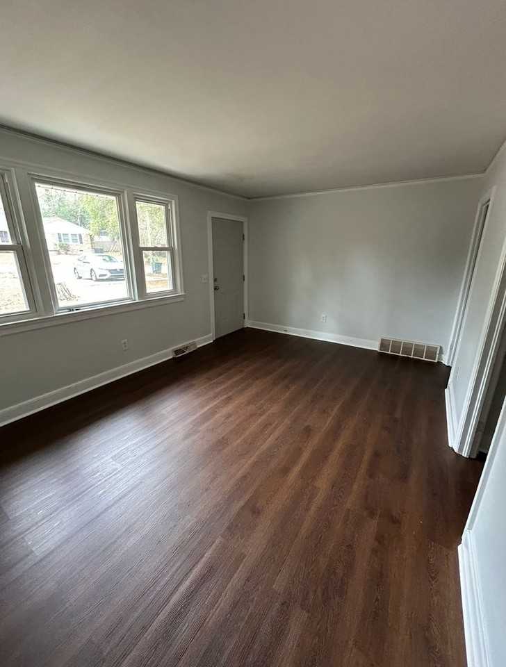 2628 Parkwood Dr - Photo 4 of 8