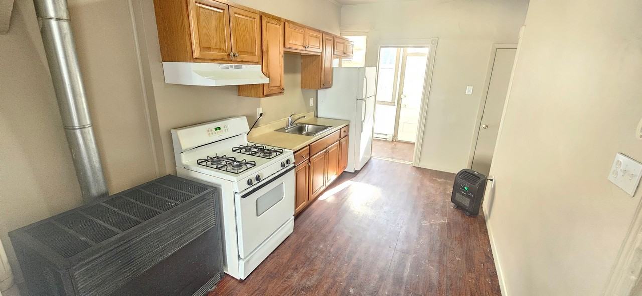 934 W Pine St - Photo 5 of 16