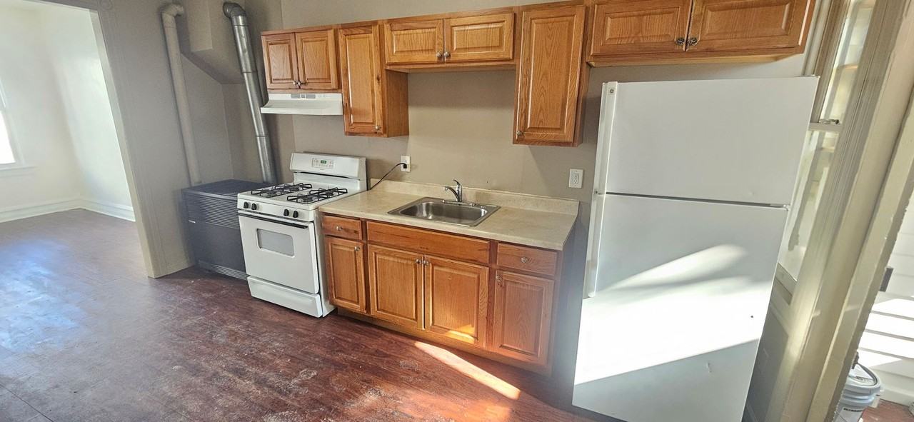 934 W Pine St - Photo 6 of 16