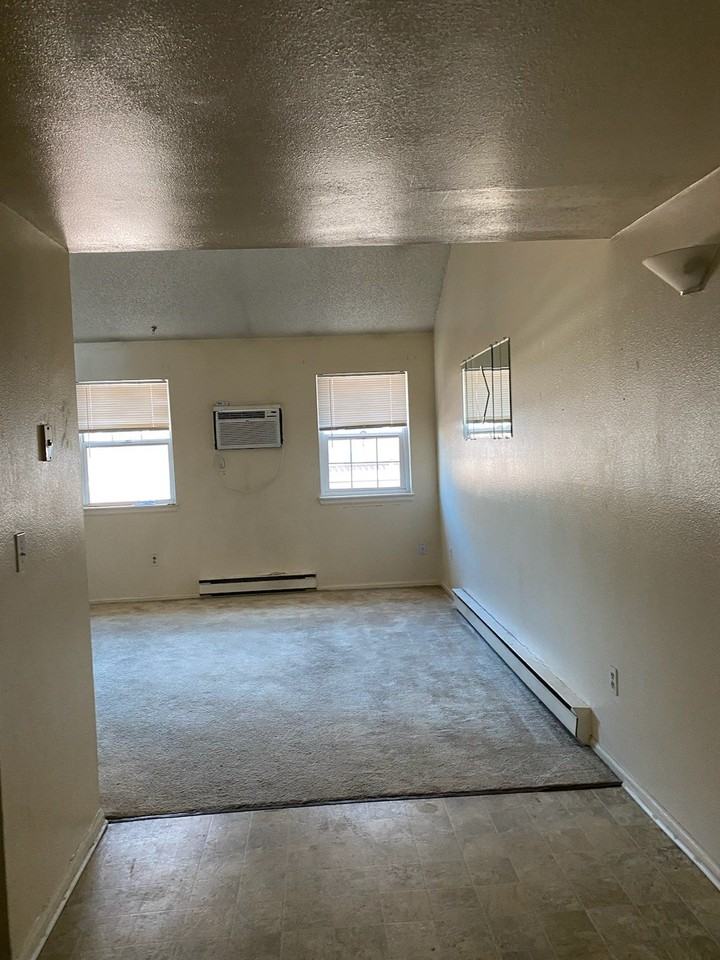 5873 S Prince St - Photo 6 of 10