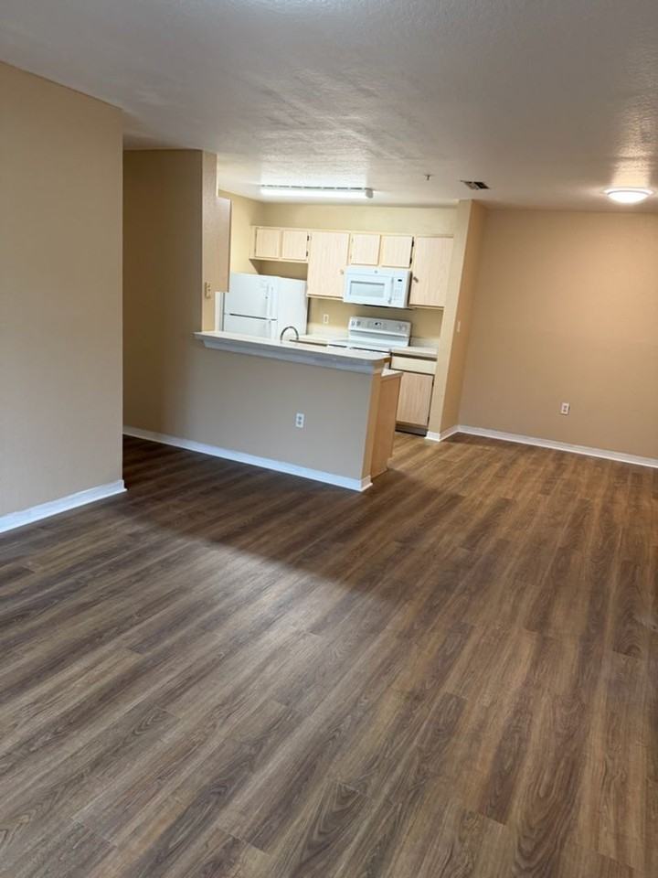 5463 Vineland Rd #5101 - Photo 5 of 26