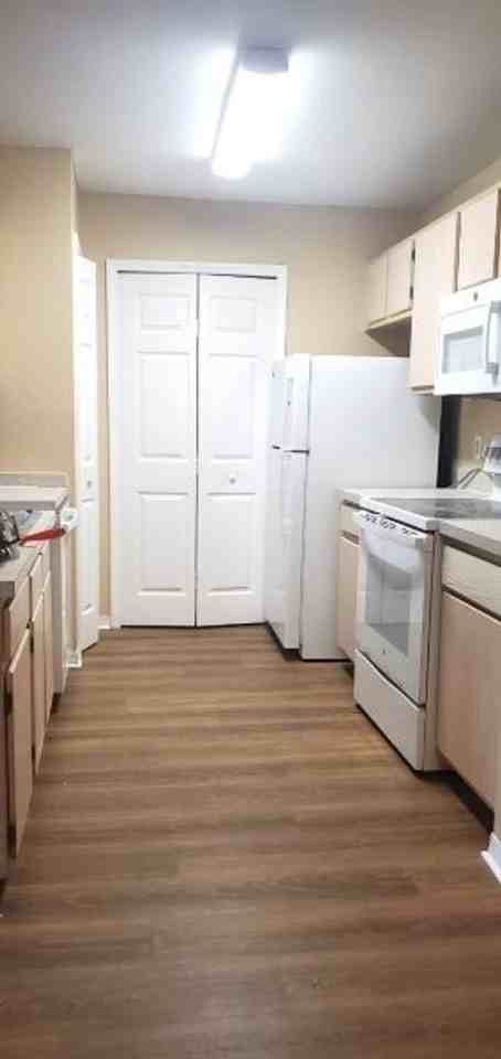 5463 Vineland Rd #5101 - Photo 6 of 26