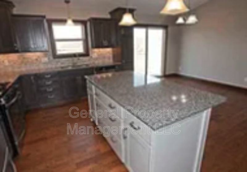 6370 Aspen Ridge Dr - Photo 4 of 18