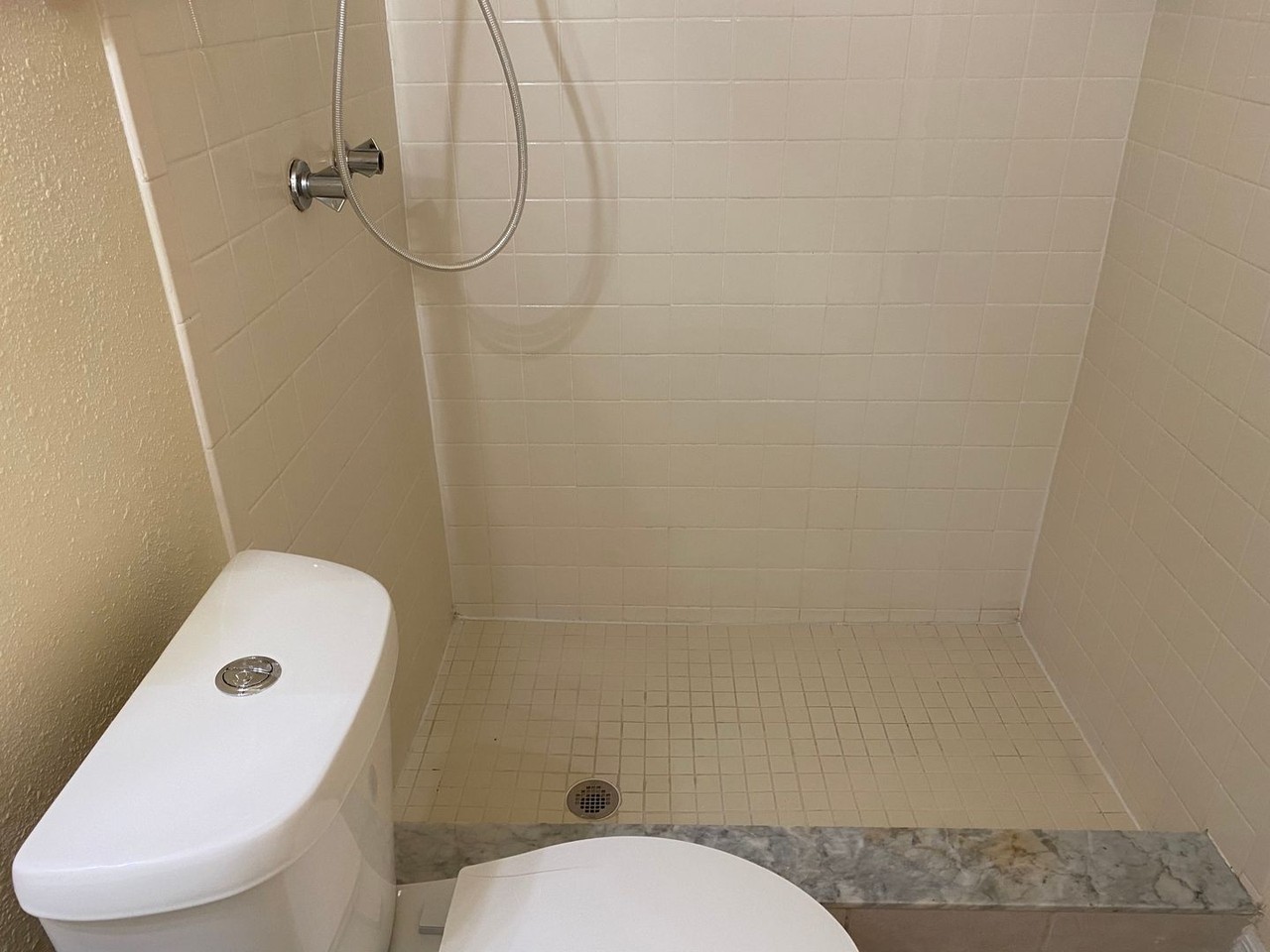 8133 Troxler Dr - Photo 6 of 25