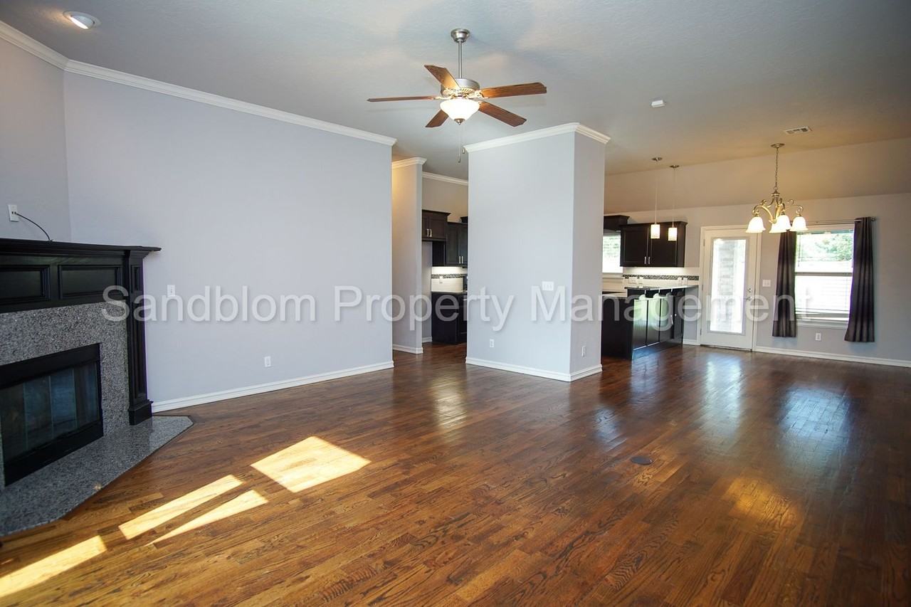 11013 Augusta Dr - Photo 4 of 25