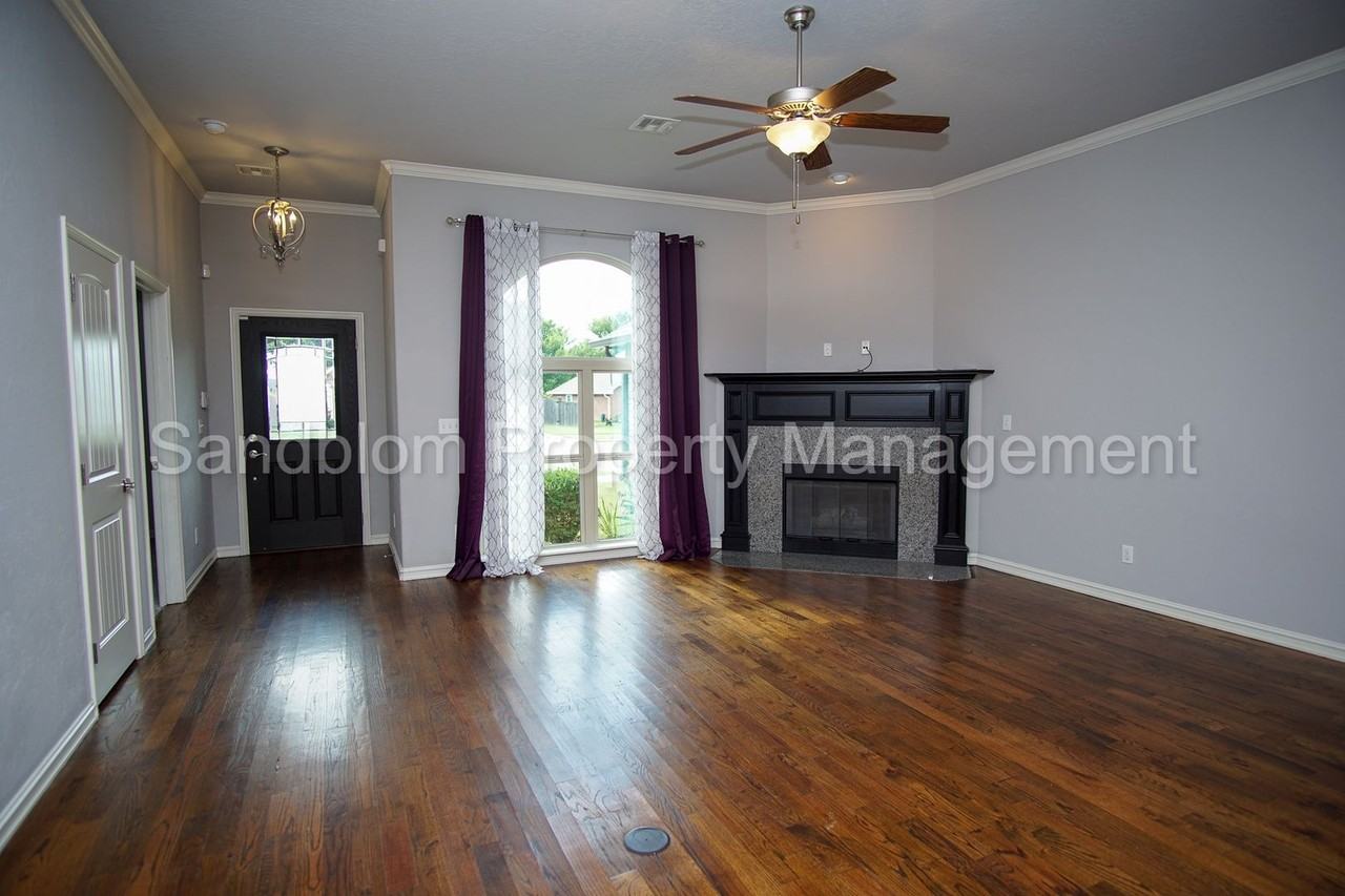 11013 Augusta Dr - Photo 5 of 25