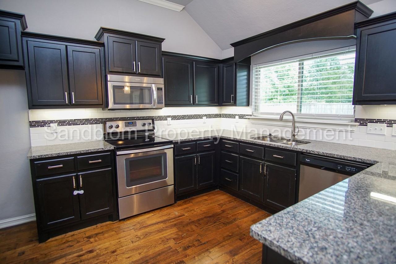 11013 Augusta Dr - Photo 6 of 25