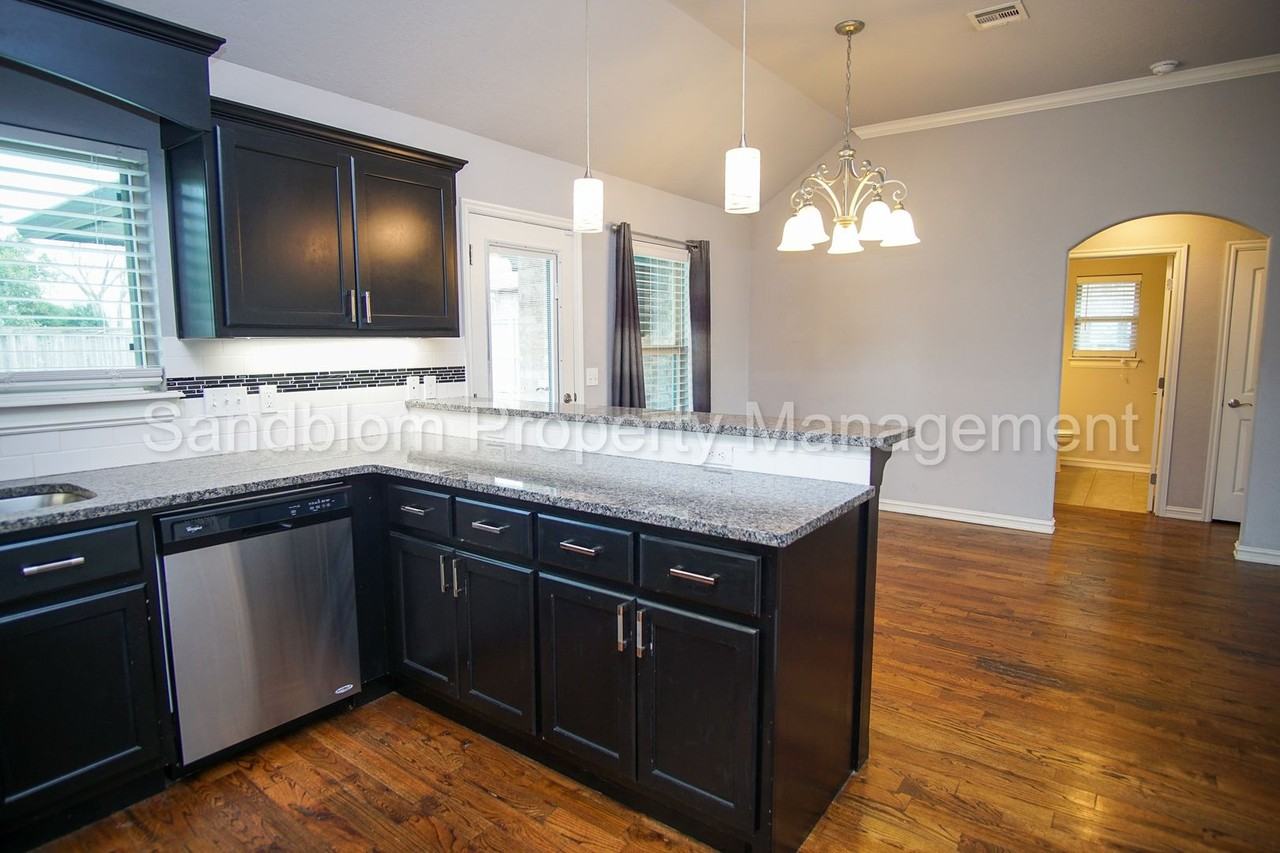 11013 Augusta Dr - Photo 7 of 25