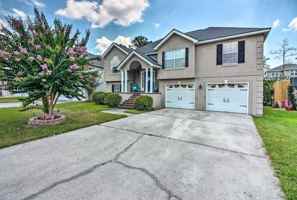featured image of 7 Teakwood Dr