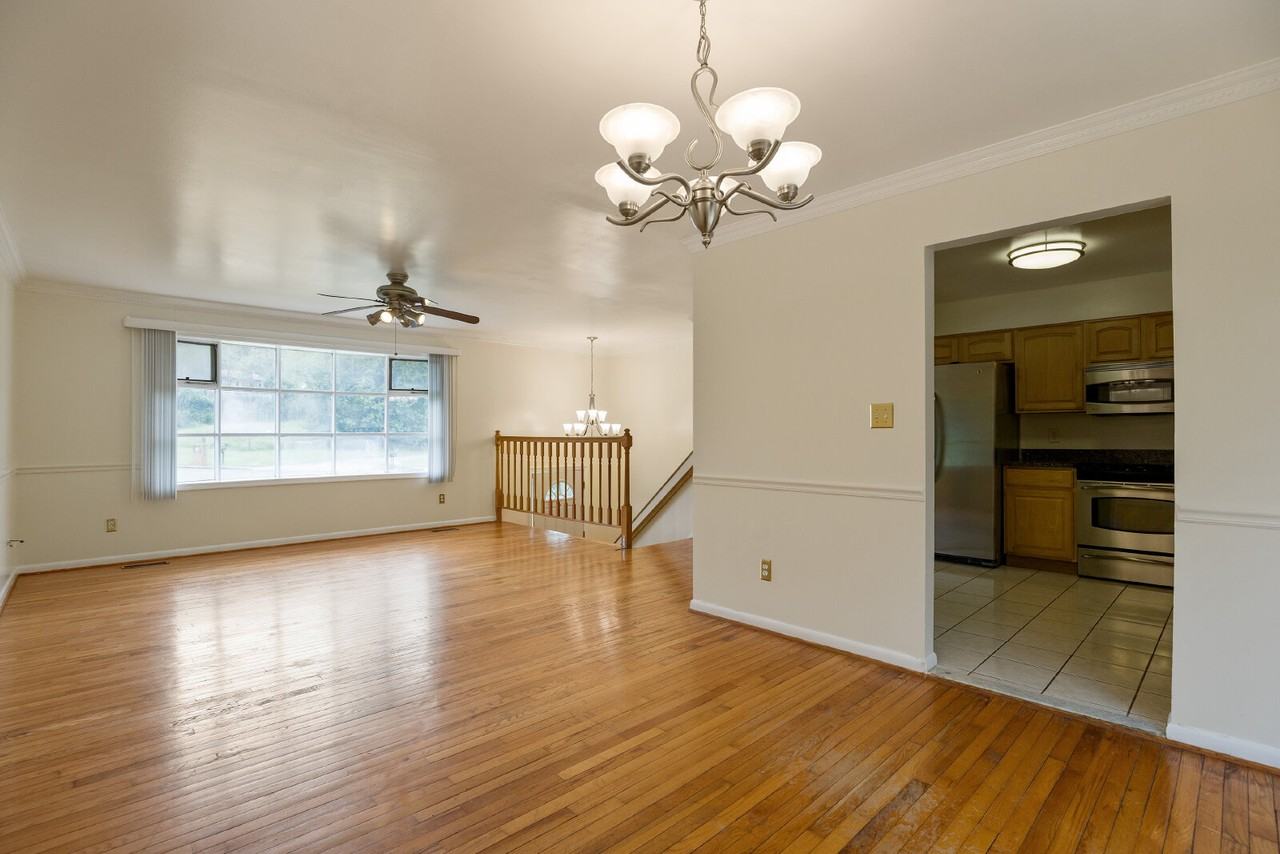 2411 Old Gate Ct - Photo 5 of 27