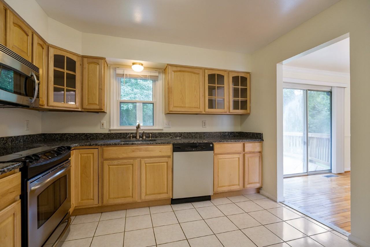 2411 Old Gate Ct - Photo 7 of 27