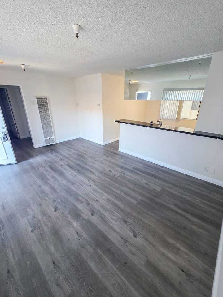 11431 Cedar Avenue - Photo 6 of 15