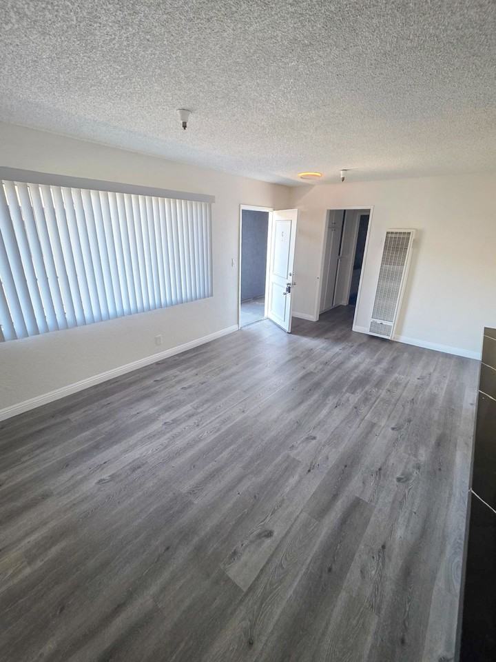 11431 Cedar Avenue - Photo 7 of 15