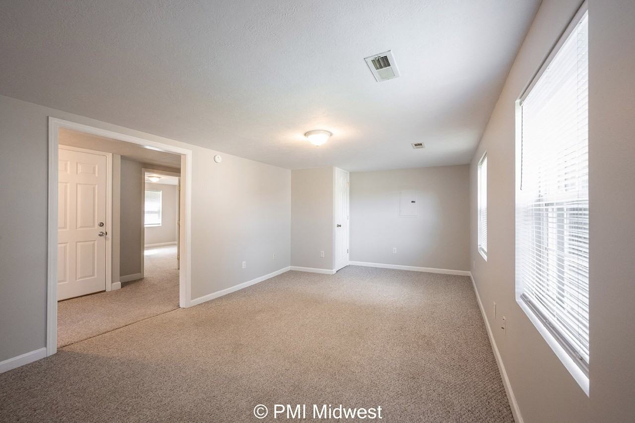 395 E Main St Apt B - Photo 5 of 26