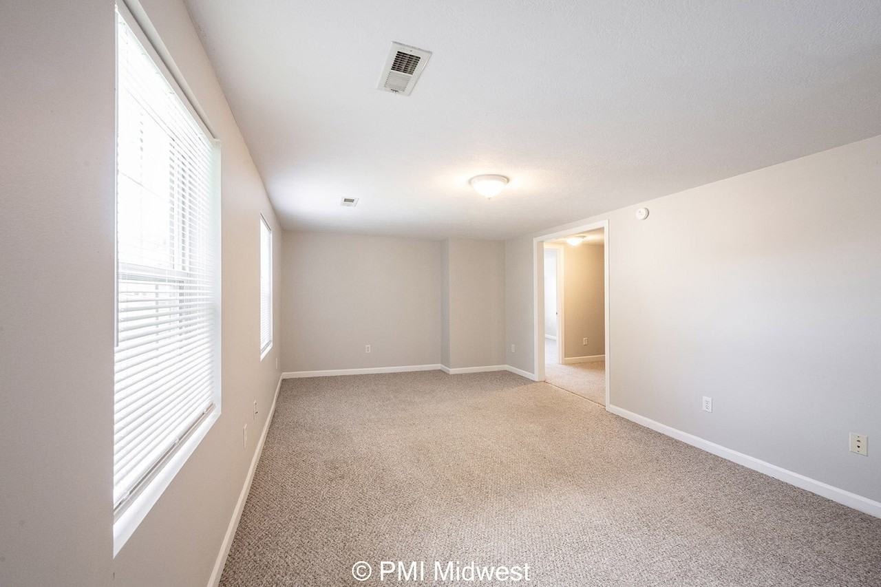 395 E Main St Apt B - Photo 7 of 26