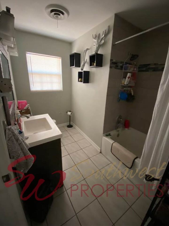 909 W Shirley St - Photo 7 of 9