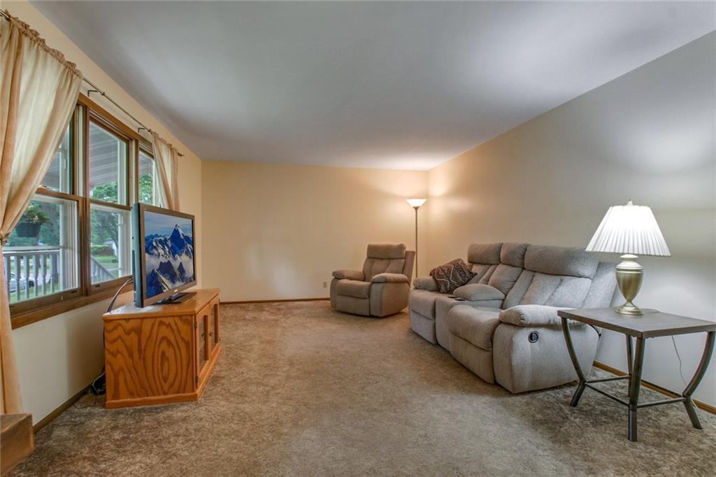 1151 Primrose Ln - Photo 6 of 29