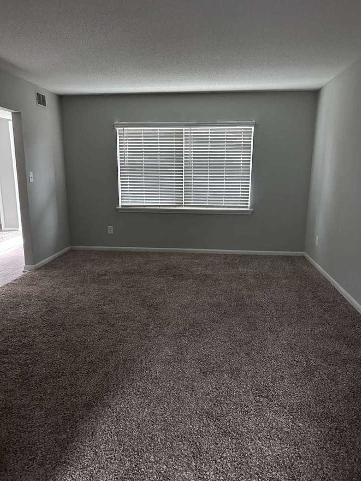 4770 Champion Ct - Photo 3 of 11