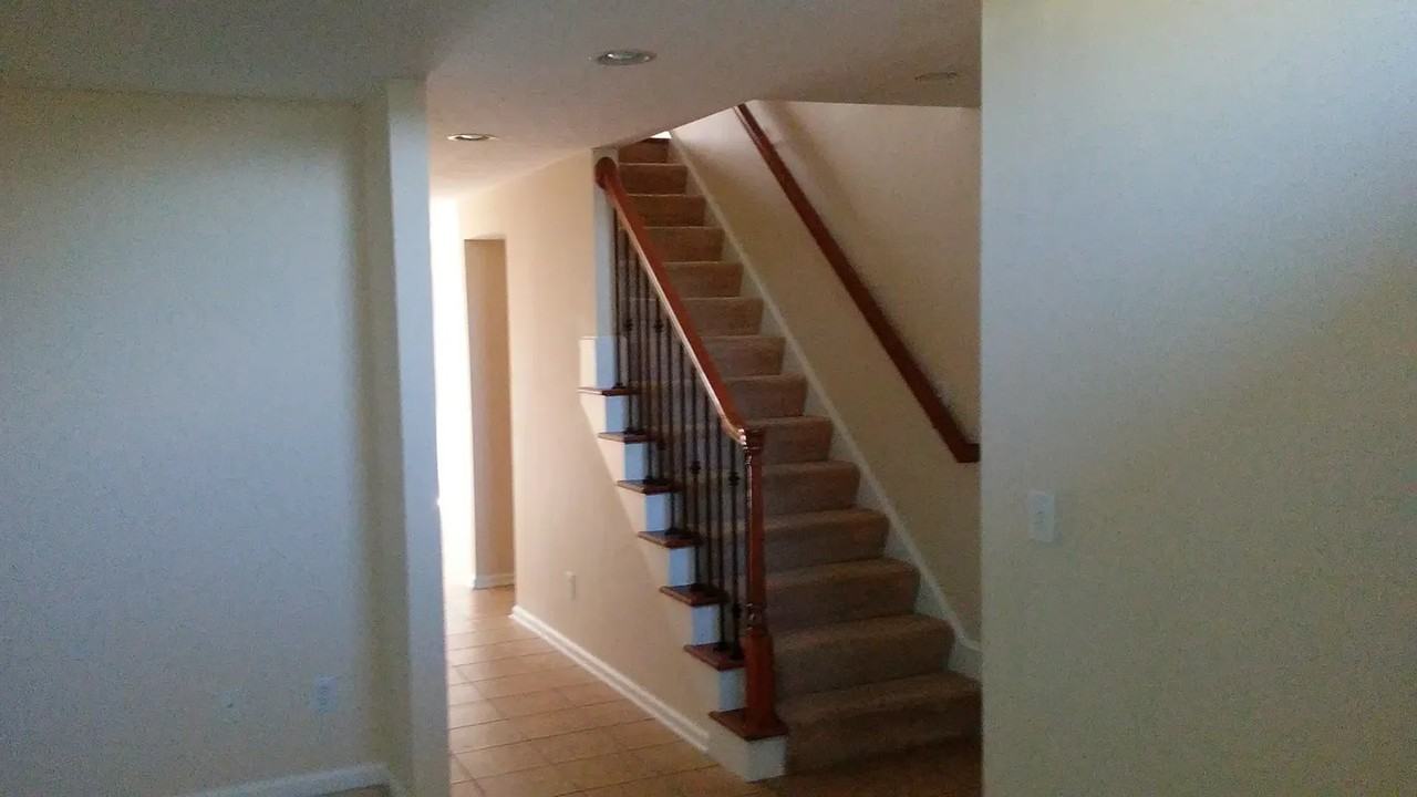 492 Radcliff Dr - Photo 3 of 9