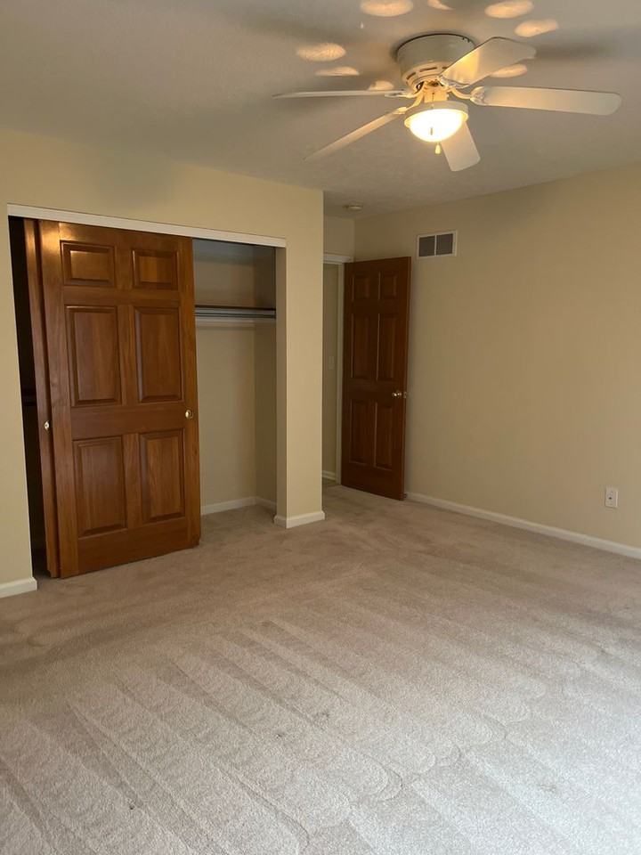 492 Radcliff Dr - Photo 7 of 9