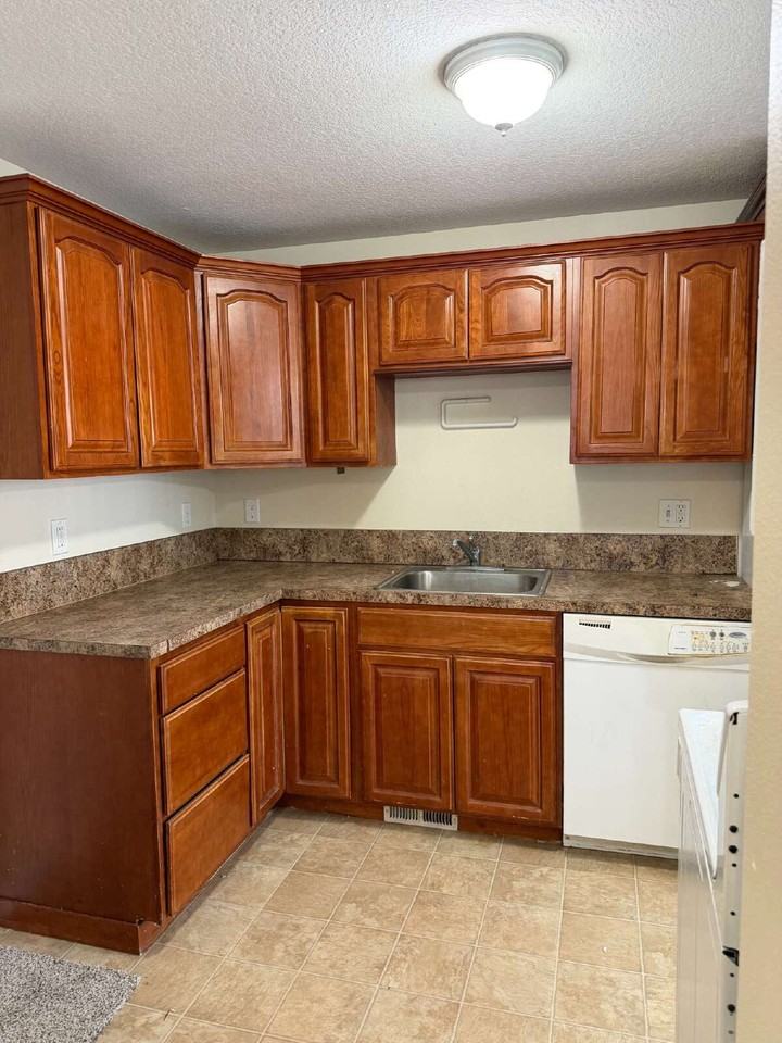 8433 Se Insley St - Photo 6 of 11