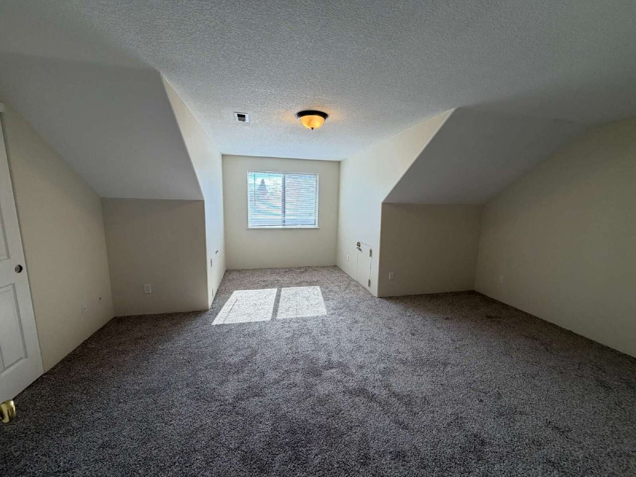 8433 Se Insley St - Photo 7 of 11