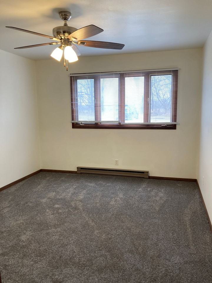 Immaculate Updated 2 Bedroom with 1 Bath - Photo 3 of 28