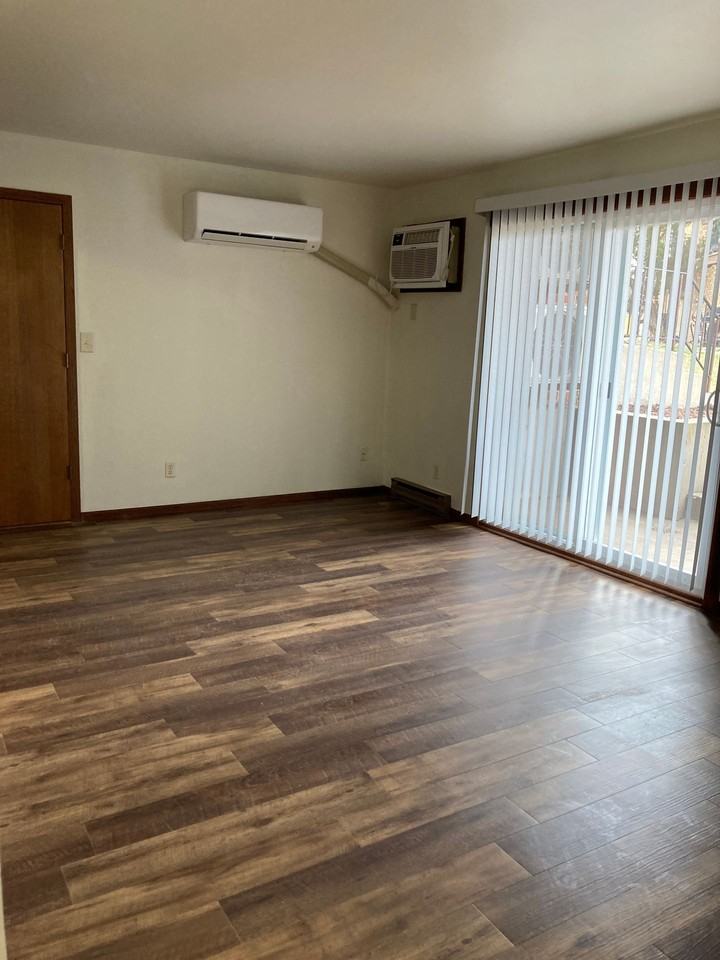 Immaculate Updated 2 Bedroom with 1 Bath - Photo 5 of 28