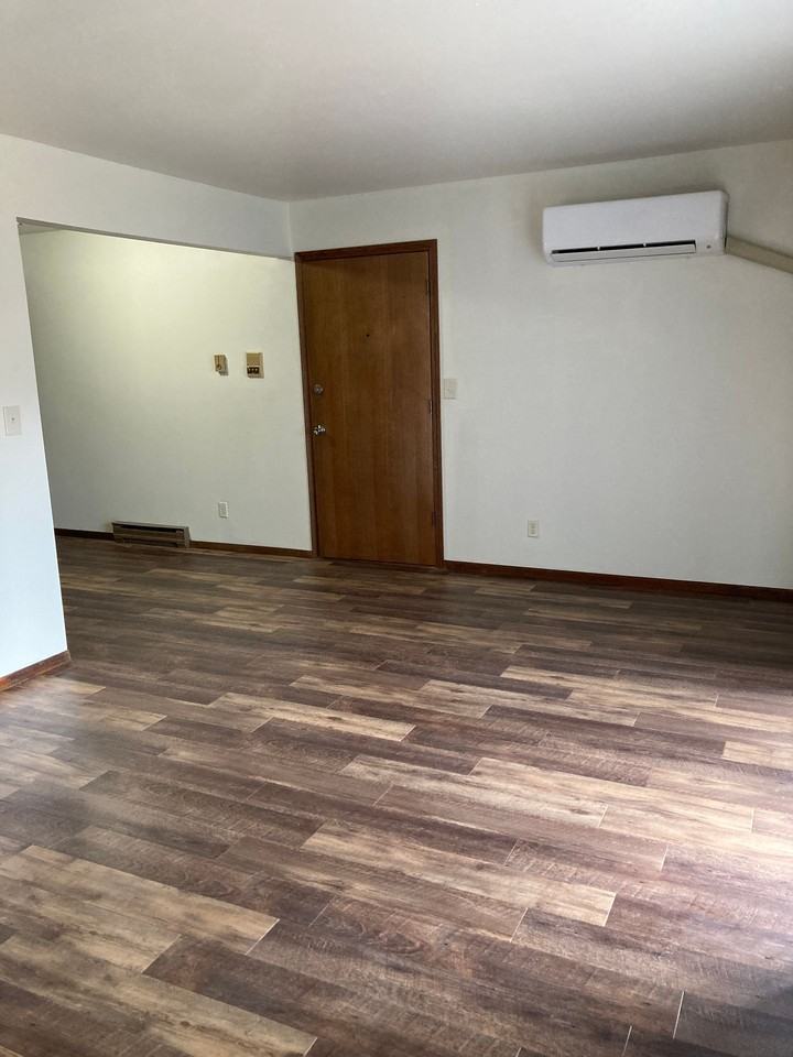 Immaculate Updated 2 Bedroom with 1 Bath - Photo 6 of 28