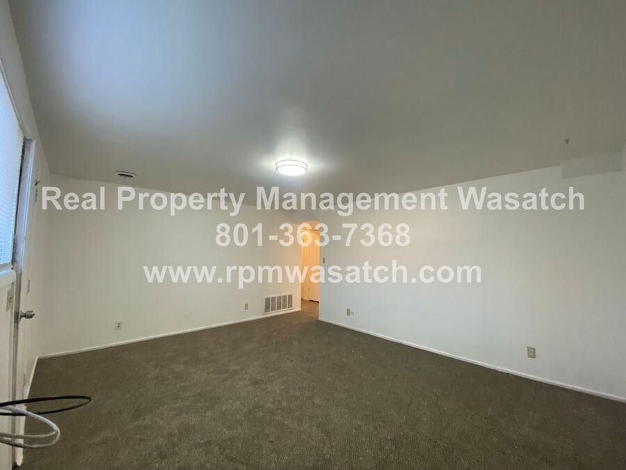 448 E Penney Ave #C - Photo 3 of 10