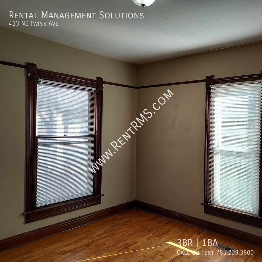 413 Ne Twiss Ave - Photo 4 of 40