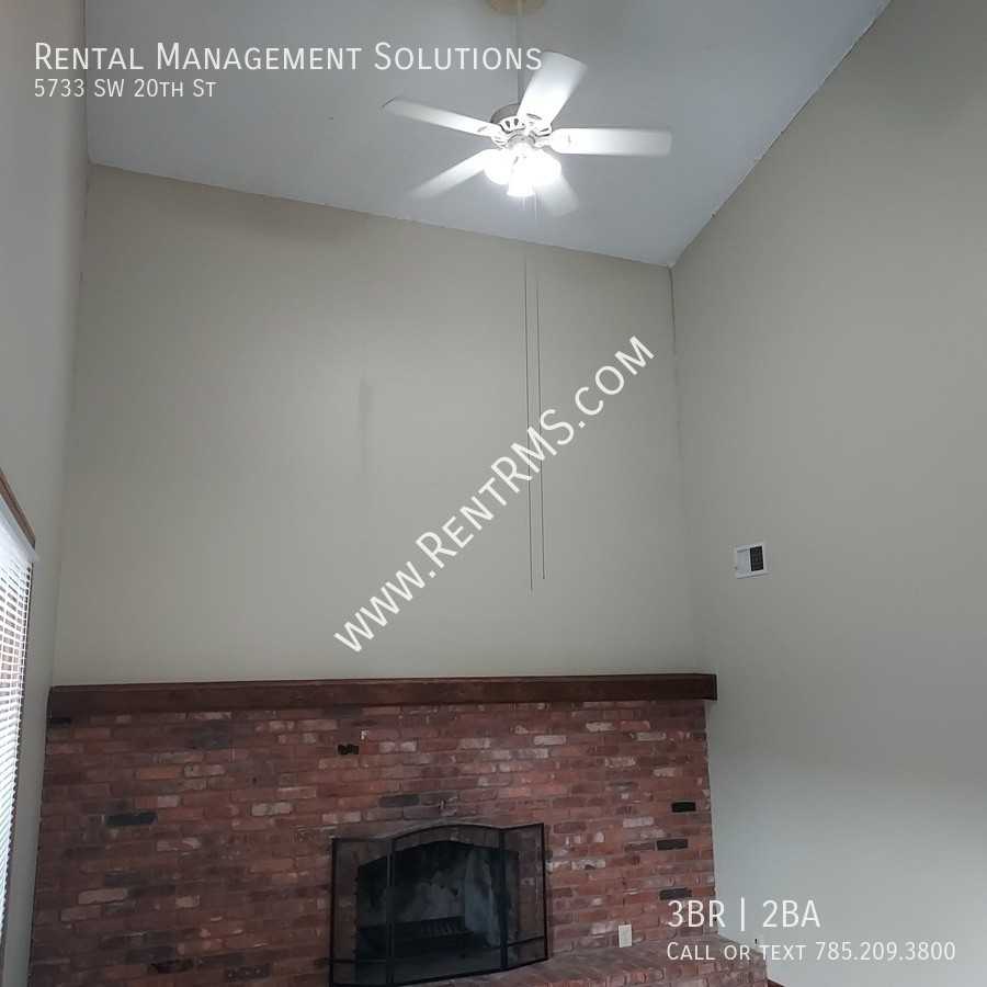 5733 Sw 20th St - Photo 3 of 32