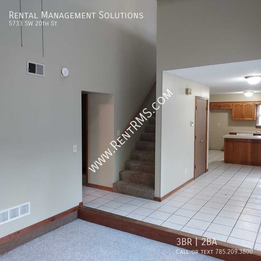 5733 Sw 20th St - Photo 4 of 32