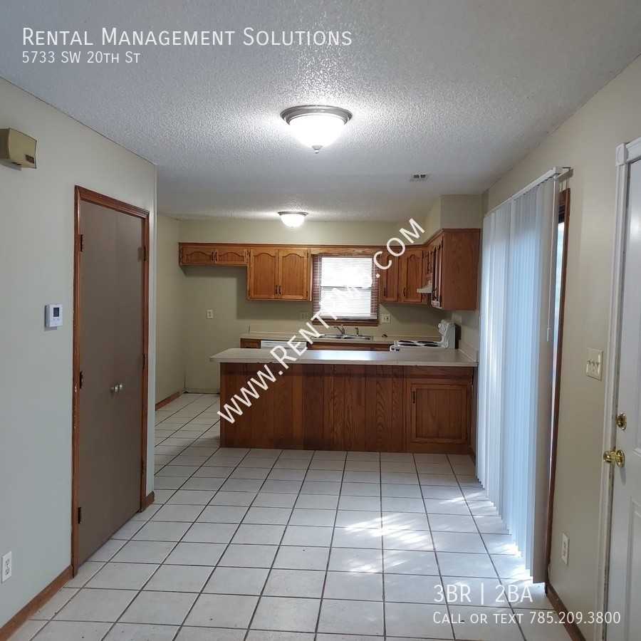 5733 Sw 20th St - Photo 6 of 32