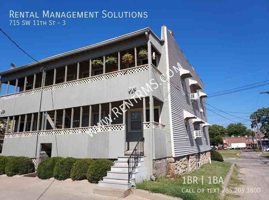 715 Sw 11th St #3 - Photo 2 of 20