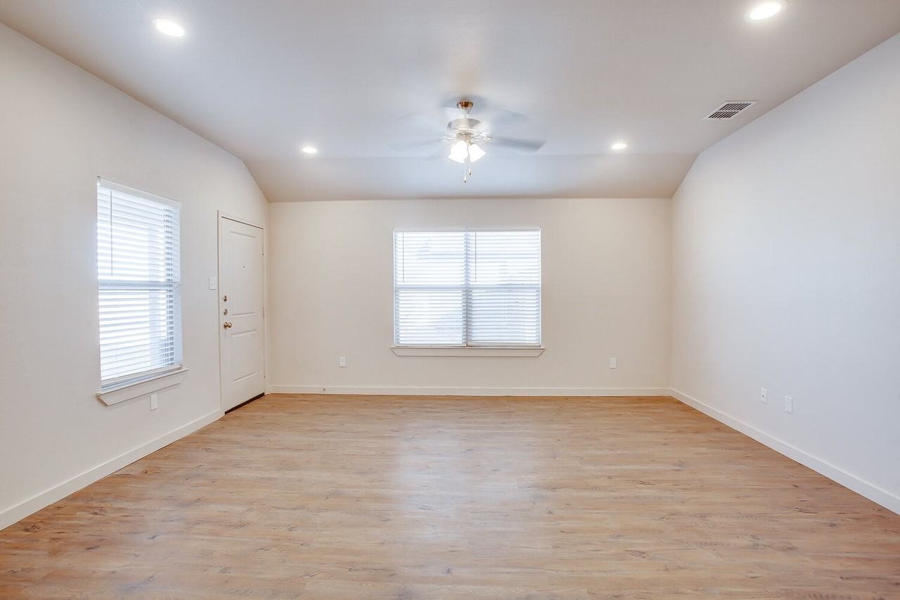 5519 121st St - Photo 5 of 17