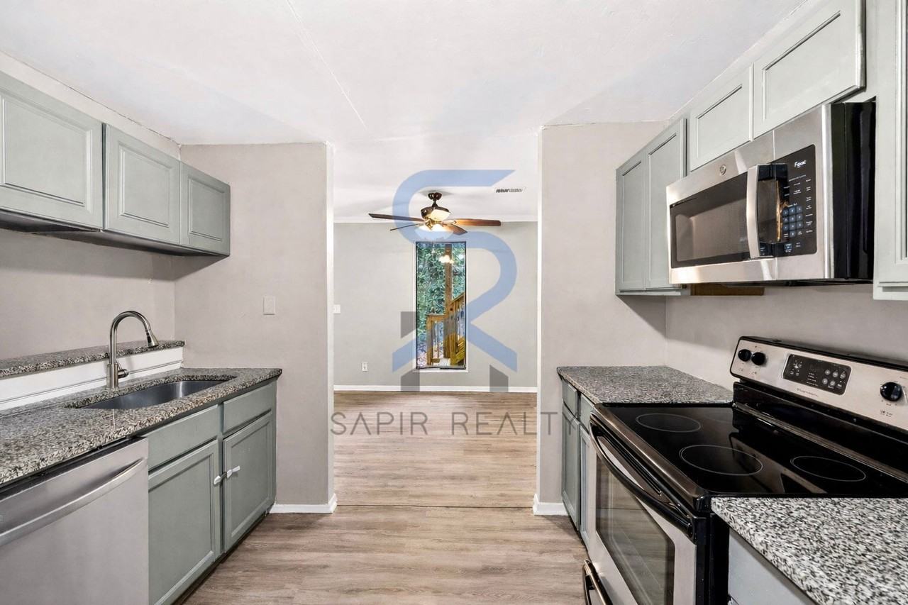 5537 Mountain Springs Cir - Photo 7 of 22