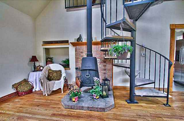 21 N Walnut St - Photo 3 of 13