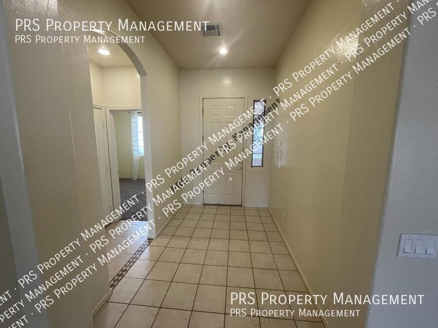 291 S Forest Dr - Photo 3 of 21