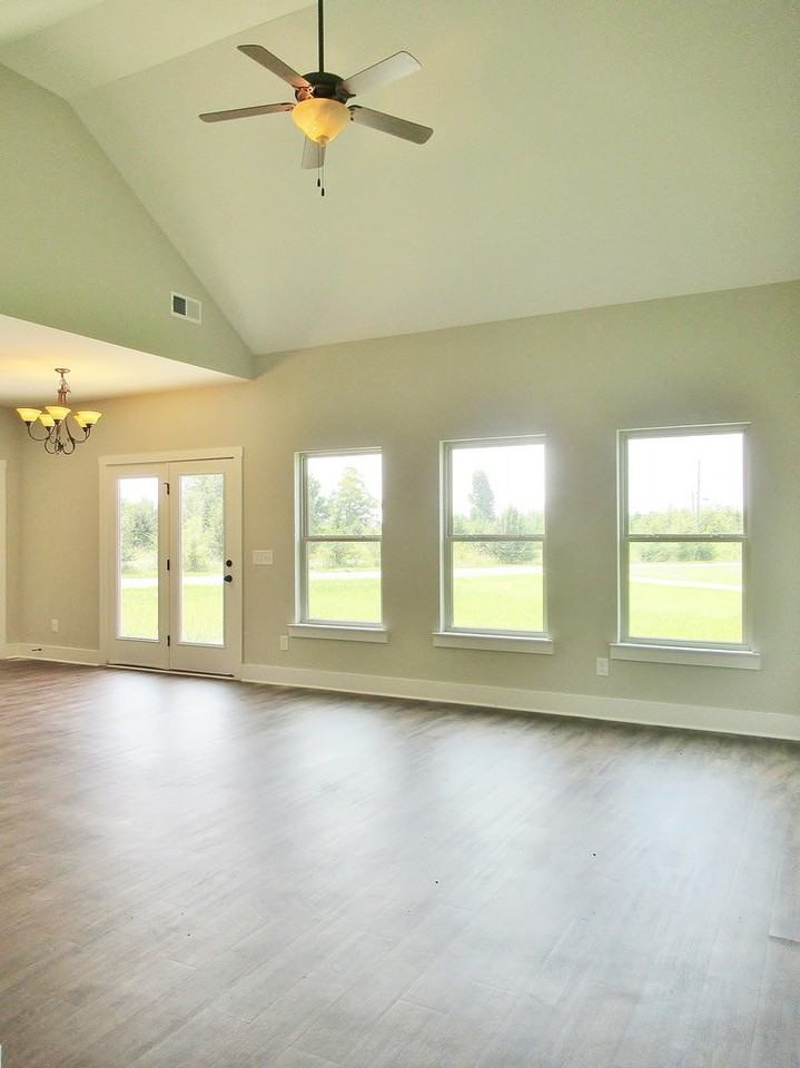 932 11th Ct - Photo 3 of 23