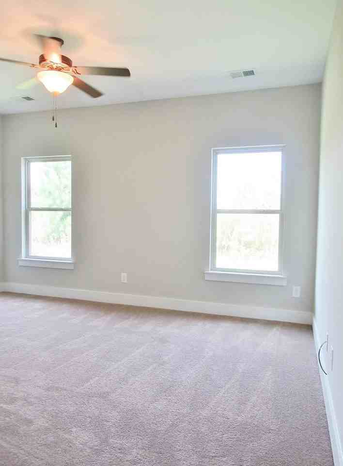 932 11th Ct - Photo 5 of 23