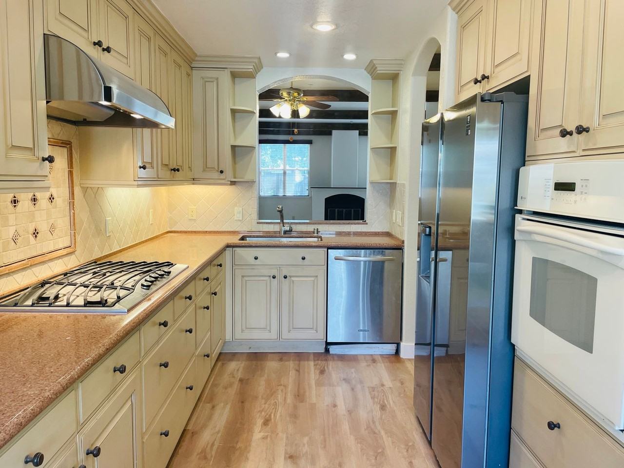 413 Hillwood Ct - Photo 2 of 21