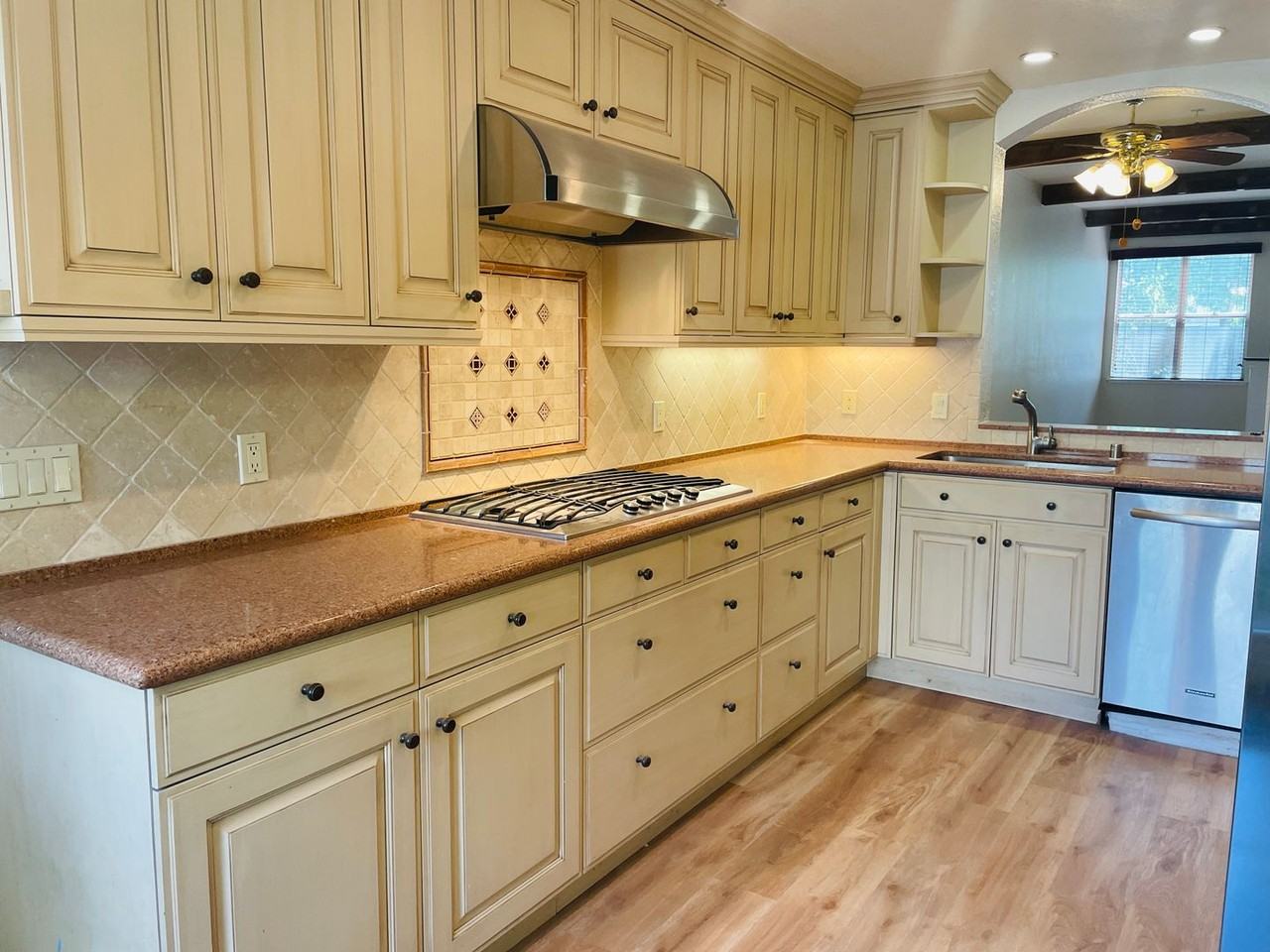 413 Hillwood Ct - Photo 4 of 21